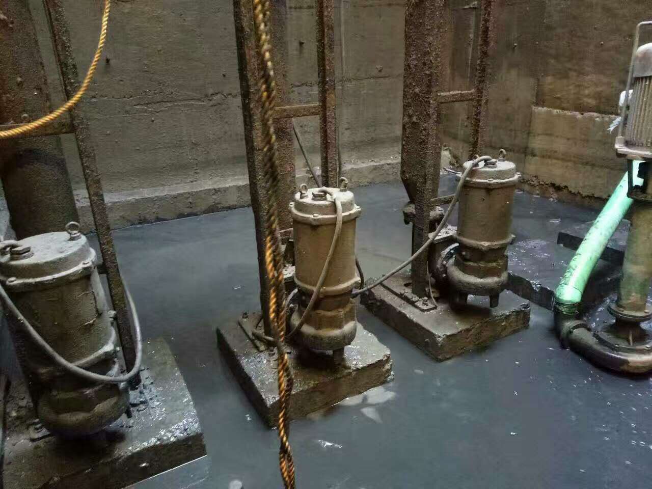 禅城污水池清理